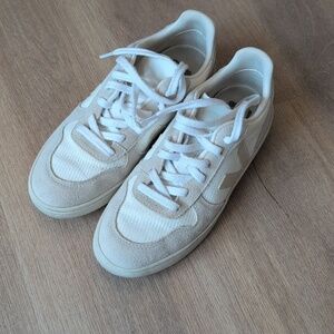 Veja Women's Sneakers Beige White
